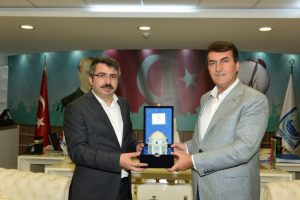Bursa Yıldırım Belediye Başkanı Yılmaz'a komşu ziyareti