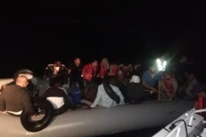 10'u &ccedil;ocuk 39 d&uuml;zensiz g&ouml;&ccedil;men yakalandı