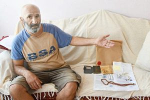 Katilin eşyaları kurbanın ailesine verildi