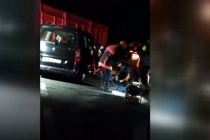 Hafif ticari ara&ccedil; kamyona &ccedil;arptı: 3 kişi hayatını kaybetti