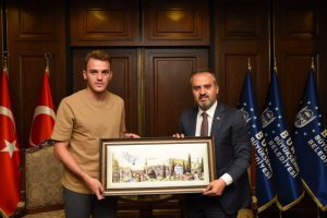 Fransa yolcusu Ertuğrul Ersoy veda turuna &ccedil;ıktı
