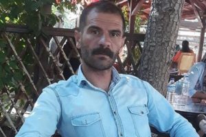 Eşini başındaki eşarpla boğarak &ouml;ld&uuml;rd&uuml;! Cani koca hakkında flaş gelişme
