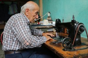 'Torosların s&ouml;k&uuml;ğ&uuml;'n&uuml; 60 yıllık terzi dikiyor