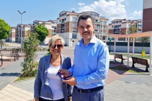 Bursa Milletvekili Esgin, tiryaki muhtara sigarayı bıraktırdı