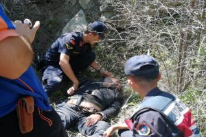 Kayıp yaşlı adam 40 metrelik u&ccedil;urumda bulundu