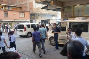 Tabancayla oynarken ağabeyini vurdu