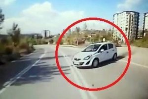1 kişinin &ouml;ld&uuml;ğ&uuml; feci kaza kameraya b&ouml;yle yansıdı