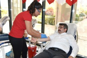 Bursa Yıldırım Belediye Başkanı Yılmaz'dan kan bağışına destek