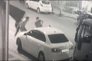 Sokak ortasındaki dehşetin g&ouml;r&uuml;nt&uuml;leri ortaya &ccedil;ıktı
