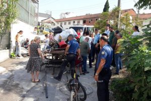 Bursa'da yaralı atı sahibinin elinden izne gelen J&Ouml;H personeli kurtardı