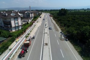 Bursa'da kurutulmak i&ccedil;in yola serilen ay &ccedil;ekirdekleri kaldırıldı