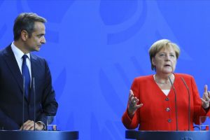 Merkel: T&uuml;rkiye ile s&uuml;rekli konuşacağız