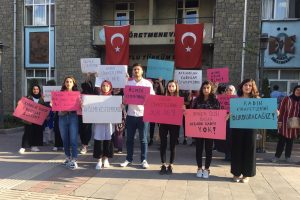 &Uuml;niversite &ouml;ğrencileri,kadına şiddete karşı dikkat &ccedil;ekti