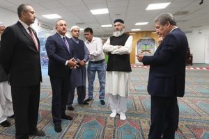 &Ccedil;avuşoğlu, Norve&ccedil;'te saldırıya uğrayan camiyi ziyaret etti