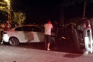 Otomobille kamyonet &ccedil;arpıştı: 2 yaralı