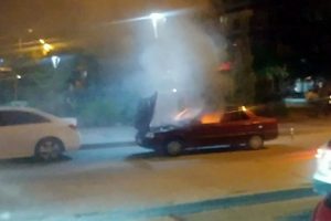 Otomobilde &ccedil;ıkan yangın paniğe neden oldu