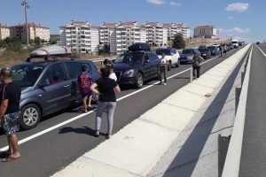 İpsala Sınır Kapısı'na uzanan kuyruk 8 kilometreyi ge&ccedil;ti