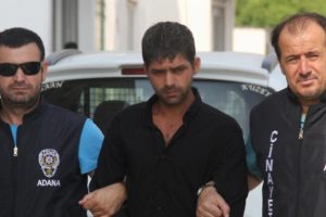 Annesini aldatan babasına tuzak kurup &ouml;ld&uuml;rten zanlı tutuklandı