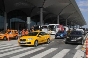 Havalimanında ş&uuml;pheli paket alarmı