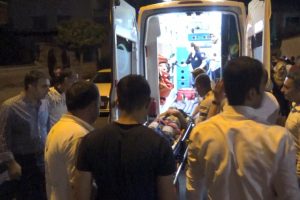 Hızla koşarken otomobile &ccedil;arptı