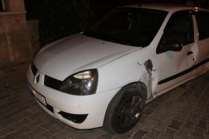 Otomobille elektrikli bisiklet kafa kafaya &ccedil;arpıştı: 2 yaralı