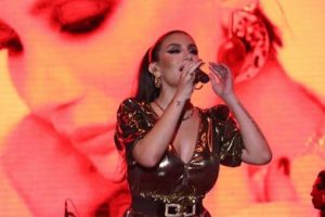 İrem Derici konserinde faciadan d&ouml;n&uuml;ld&uuml;