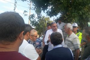 Bursa'da mahalle sakinleri yol kapattı
