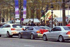 Hollanda'da d&uuml;ğ&uuml;n konvoyunda polise saldırı: T&uuml;rkler polis d&ouml;vd&uuml;