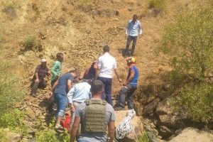Kayalıklarda mahsur kalan şahıs, ekipler tarafından kurtarıldı