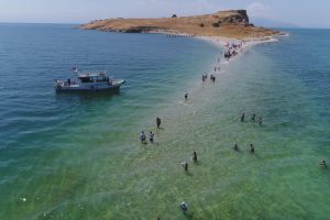 &Ccedil;arpanak Adası'na antik yoldan su altı y&uuml;r&uuml;y&uuml;ş&uuml;