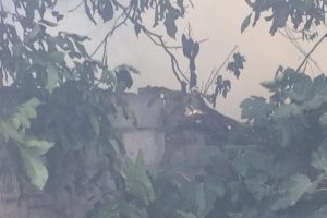 Bursa'da odunlukta &ccedil;ıkan yangın mahalleyi sokağa d&ouml;kt&uuml;
