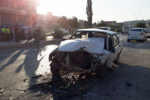 İki otomobil kafa kafaya &ccedil;arpıştı: 4 yaralı