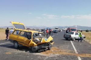 Burdur'da trafik kazası : 1 &ouml;l&uuml;, 9 yaralı