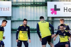 Fenerbah&ccedil;e'de yeni transfer Mevl&uuml;t Erdin&ccedil; ilk idmanına &ccedil;ıktı