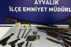 Ayvalık'ta cephanelik gibi ev