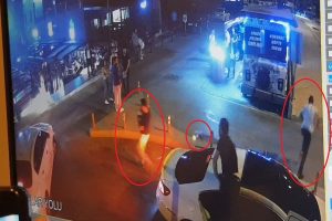 Bursa'da 'Sevgilime neden baktın' &ccedil;atışması