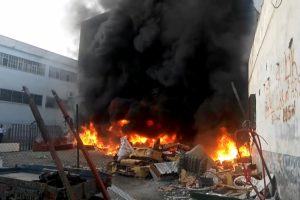 Bursa'da hurdalık alanda yangın paniği