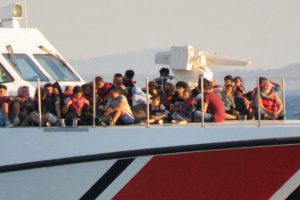 256 d&uuml;zensiz g&ouml;&ccedil;men yakalandı