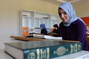 "Toplumun y&uuml;kselmesi i&ccedil;in Kur'an eğitimi şart"