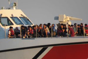&Ccedil;anakkale'de 280 ka&ccedil;ak g&ouml;&ccedil;men yakalandı