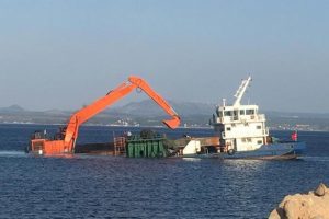 Bozcaada a&ccedil;ıklarındaki gemi su almaya başladı