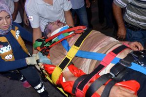 Otomobil dereye devrildi: 3 &ouml;l&uuml;, 5 yaralı