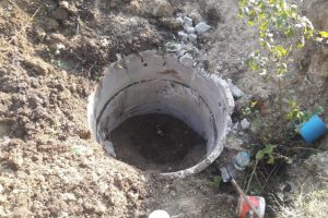 Su kuyusu kazarken, toprak altında kaldı