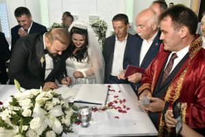 Başkan &Ccedil;imen kızının nikahını kıydı