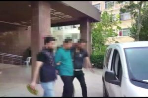 Yabancı uyrukluların parasını &ccedil;alan sahte polis yakalandı