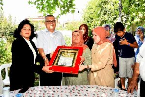 Şehit &Uuml;steğmen Kargın'ın ailesine şehadet belgesi