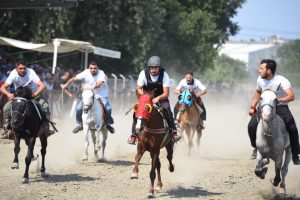 Bursa'da rahvan atlarının 'Zafer' koşusu