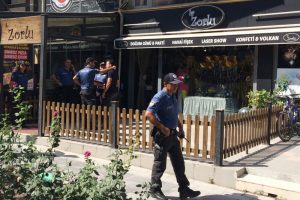 İş yerinin tavanına asılı olarak &ouml;l&uuml; bulundu