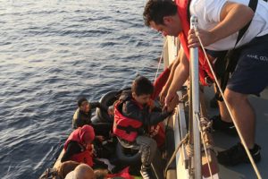 89 d&uuml;zensiz g&ouml;&ccedil;men yakalandı