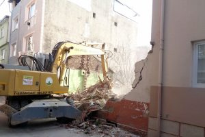 Bursa Osmangazi metruk binalardan temizleniyor